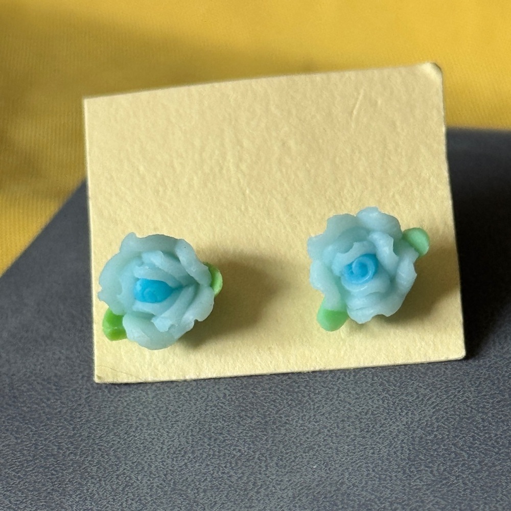Clay Blue flower 🌺 stud Earrings